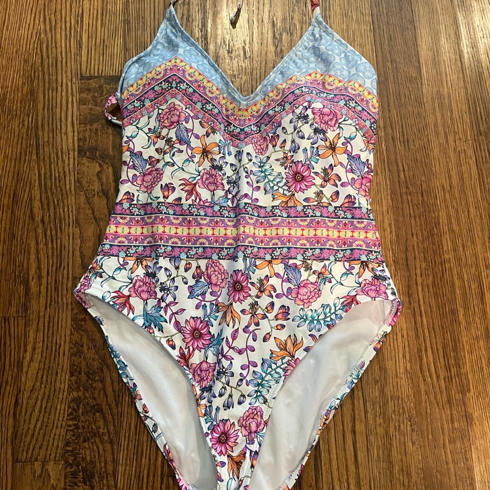 Kenneth Cole floral swim- size large